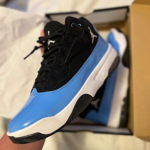 Jordan Max Aura 2 University Blue